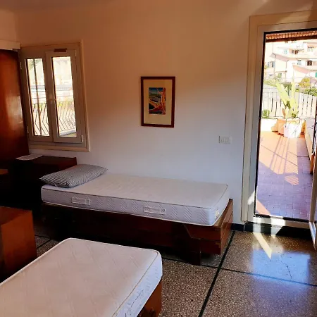 Via Colombo 25 Monolocale Con Terrazzo * Бонассола